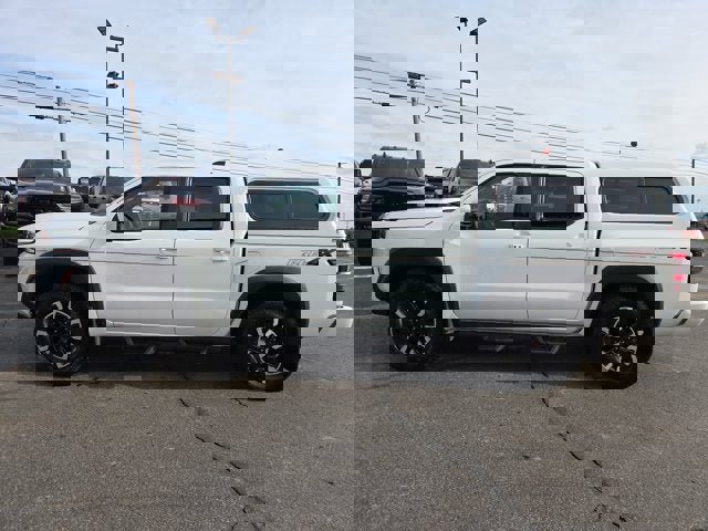 Used 2024 Nissan Frontier PRO-4X w/ Off-Road Protection Package image 3