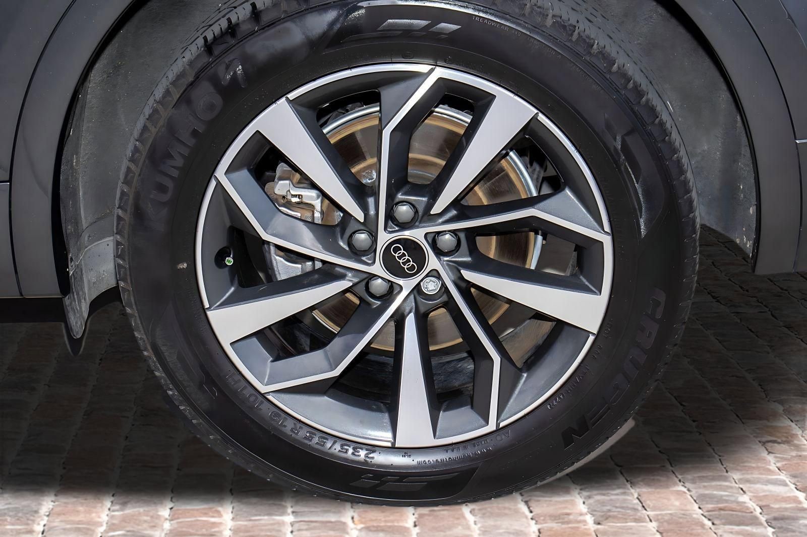 Used 2023 Audi Q5 2.0T Premium w/ Convenience Package image 39