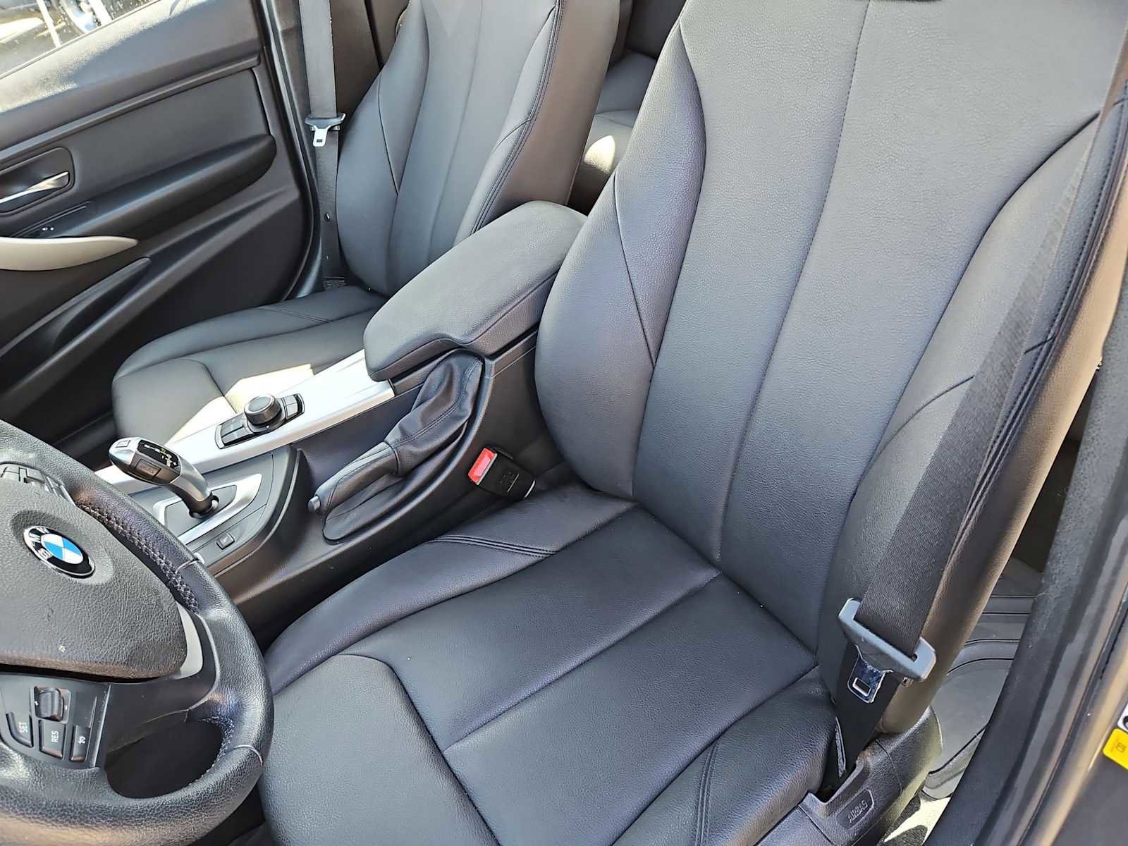 Used 2016 BMW 320i Sedan RWD image 17