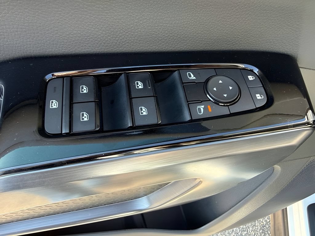 Used 2023 Nissan Pathfinder SL AWD/4WD image 28