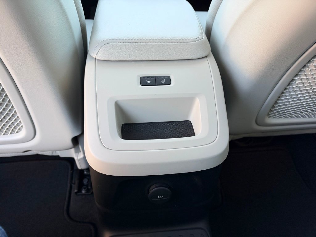 Certified 2024 Volvo XC60 T8 Plus w/ Climate Package AWD/4WD image 10