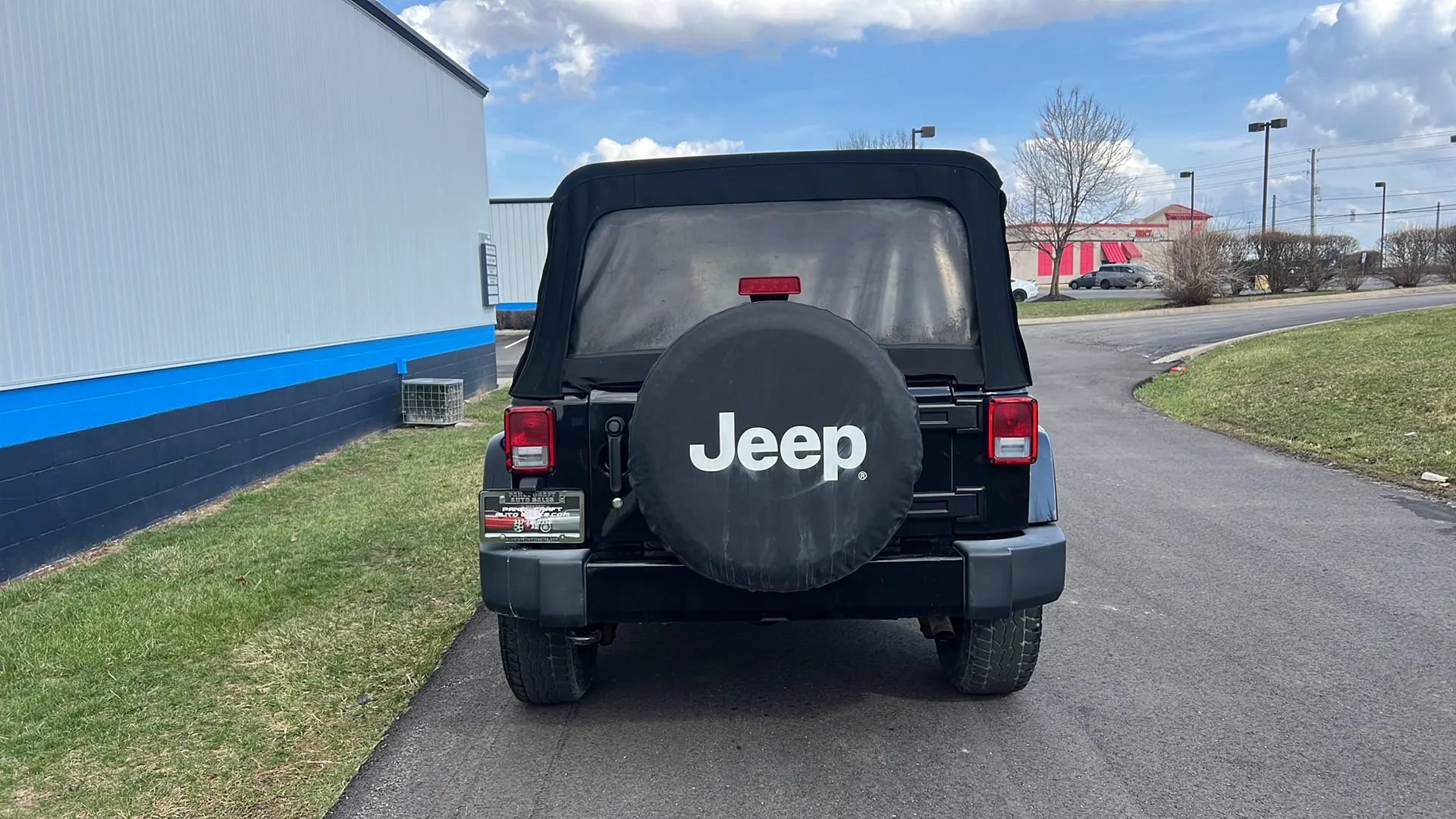 Used 2016 Jeep Wrangler Unlimited Sahara AWD/4WD image 6