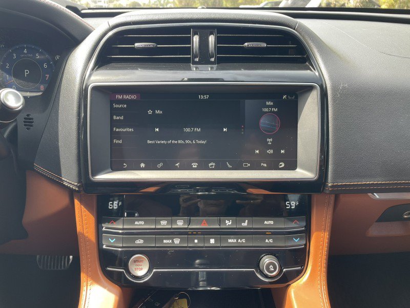 Used 2020 Jaguar F-PACE SVR image 18