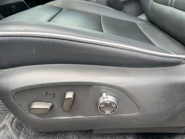 Used 2025 Buick Enclave Avenir w/ LPO, Floor Liner Package AWD/4WD image 29