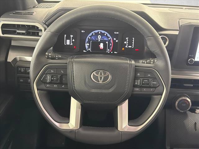 Used 2025 Toyota 4Runner SR5 AWD/4WD image 23