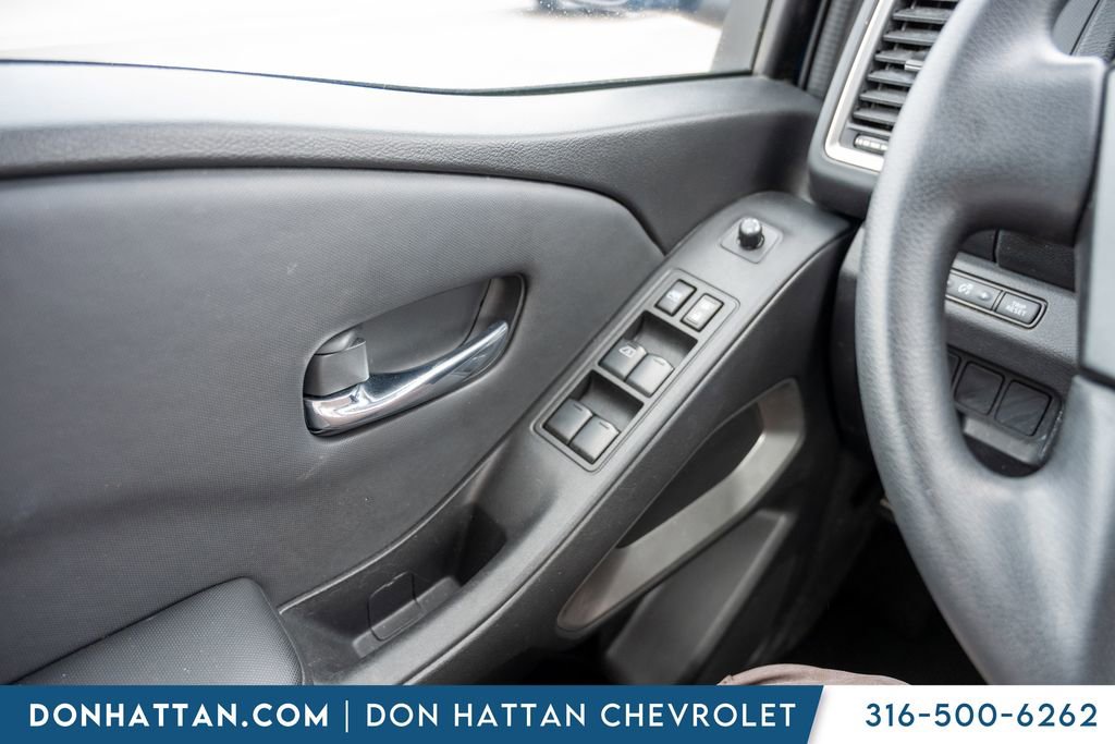 Used 2022 Nissan Frontier SV image 18