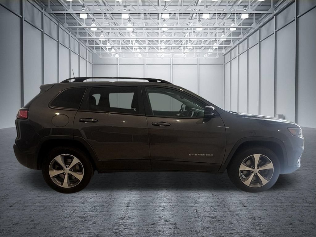 Used 2022 Jeep Cherokee Limited AWD/4WD image 5