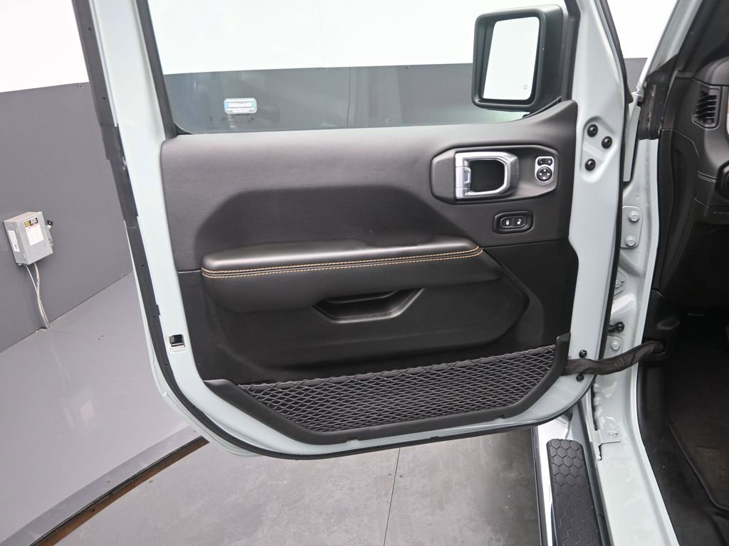 Used 2024 Jeep Wrangler Sahara image 12