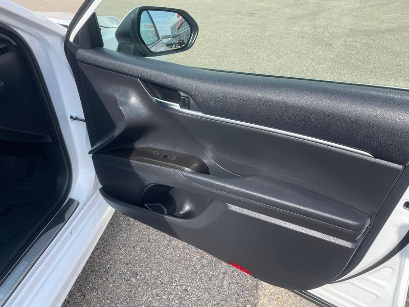 Used 2024 Toyota Camry SE image 11