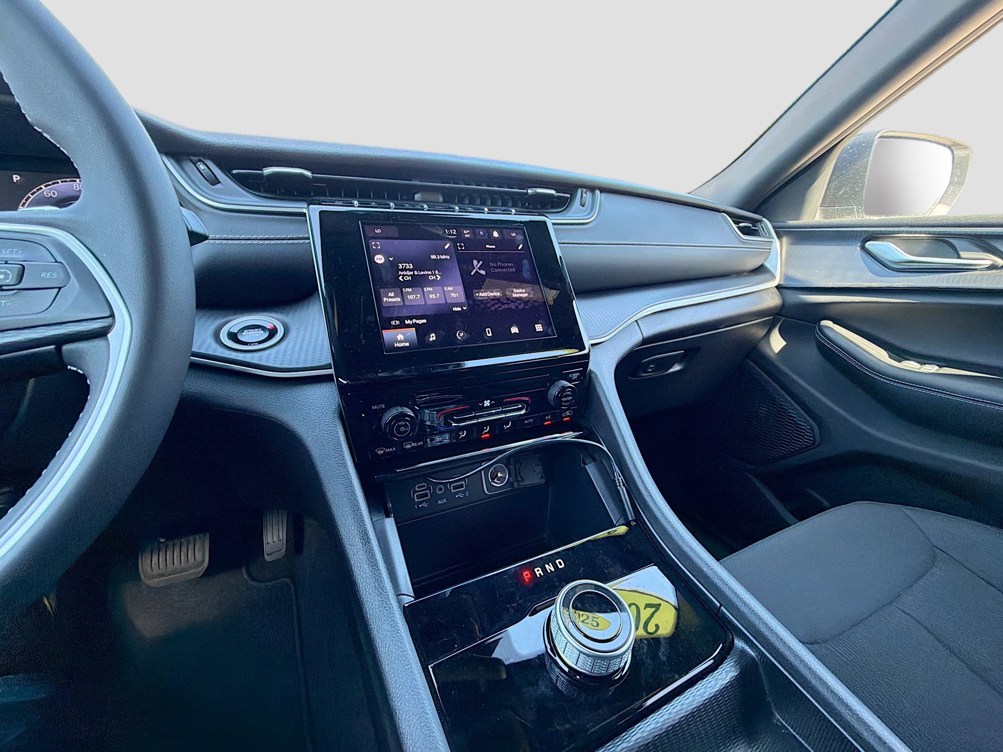 Used 2025 Jeep Grand Cherokee Laredo X image 25