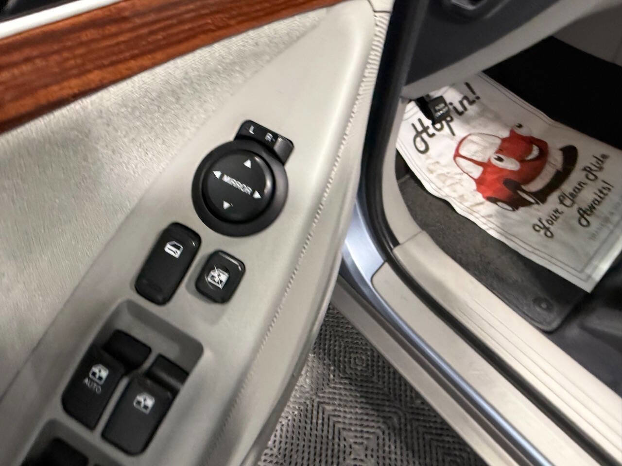 Used 2010 Hyundai Veracruz GLS image 25