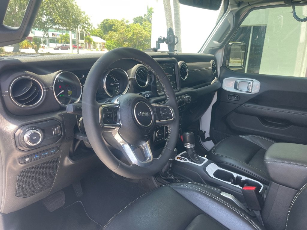 Used 2023 Jeep Wrangler Unlimited Sahara AWD/4WD image 9