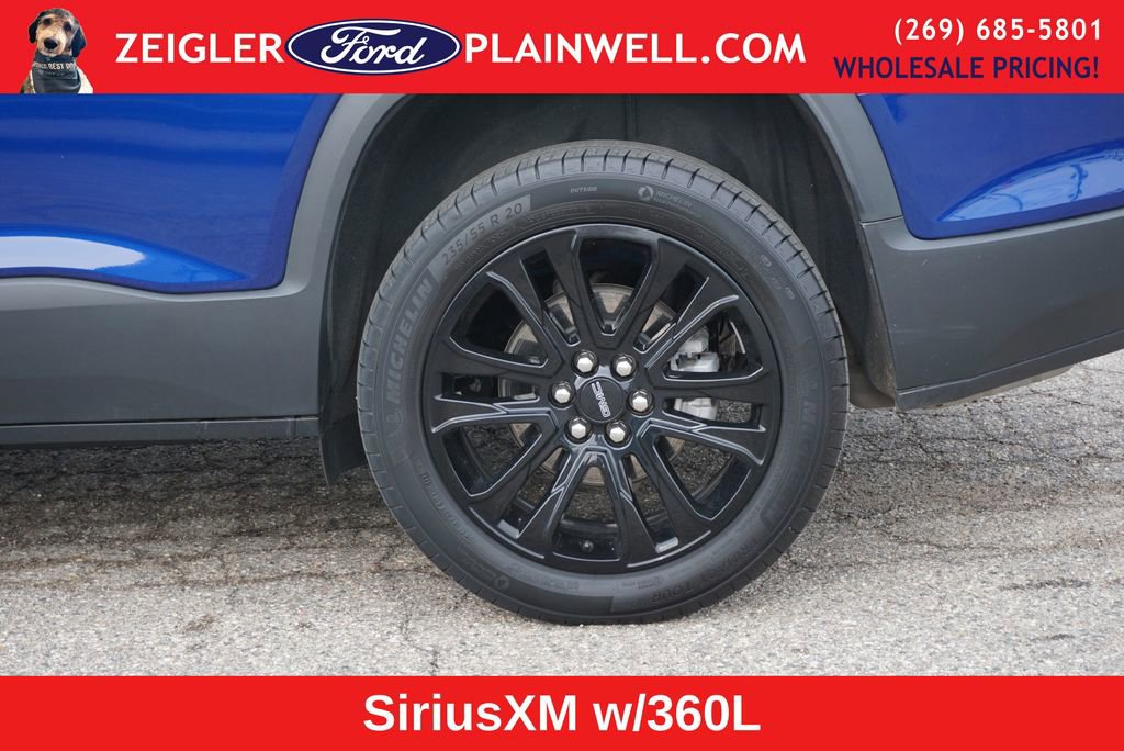 Used 2023 GMC Acadia SLT w/ Elevation Edition image 9