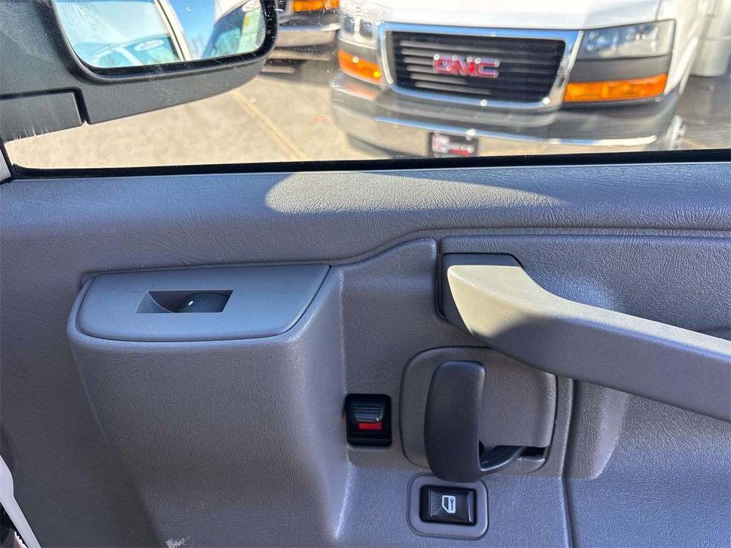 Used 2019 GMC Savana 2500 w/ Enhanced Convenience Package image 21