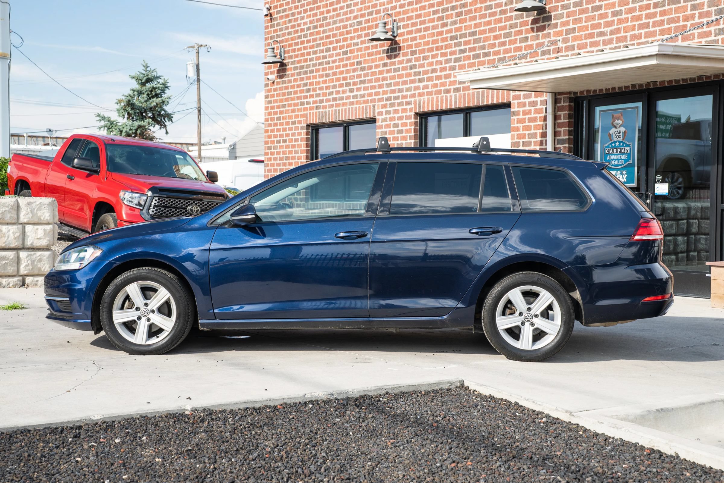 Used 2018 Volkswagen Golf SE FWD image 3