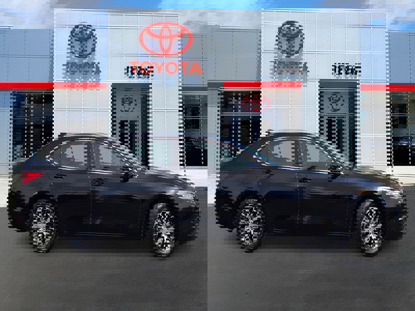 Used 2017 Acura TLX w/ Technology Package image 3