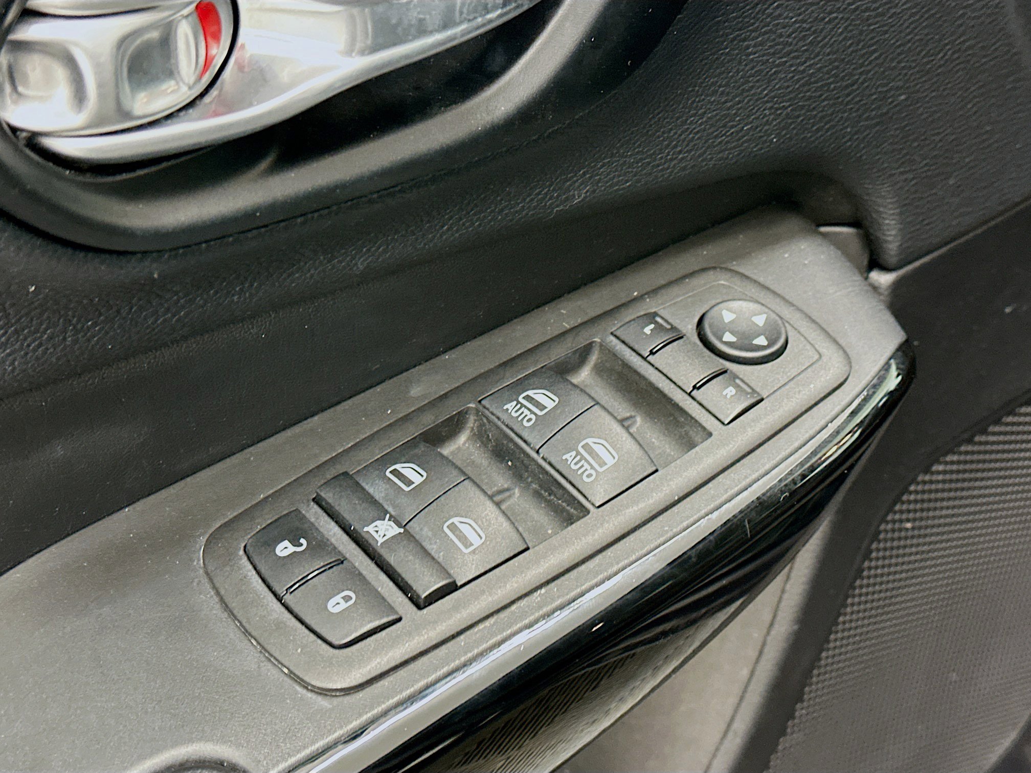 Used 2023 Jeep Cherokee Altitude Lux image 15