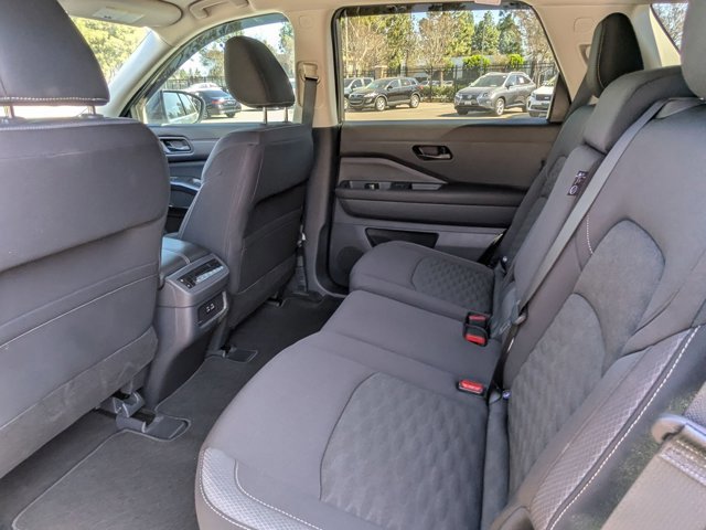 Used 2024 Nissan Pathfinder SV image 16