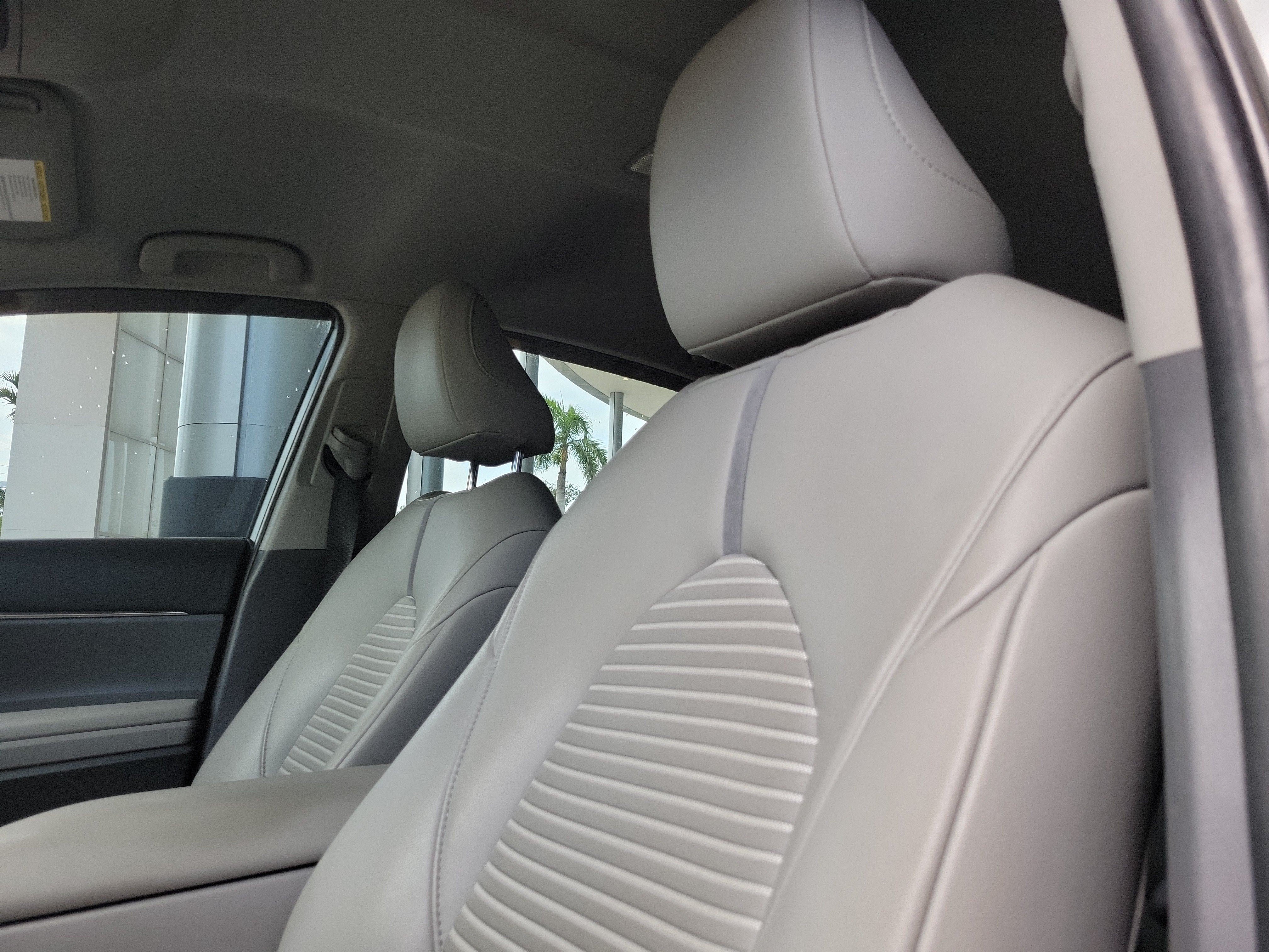 Used 2018 Toyota Camry SE w/ Convenience Package FWD image 21