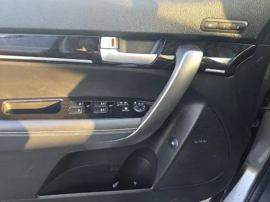 Used 2015 Kia Sorento SX image 17