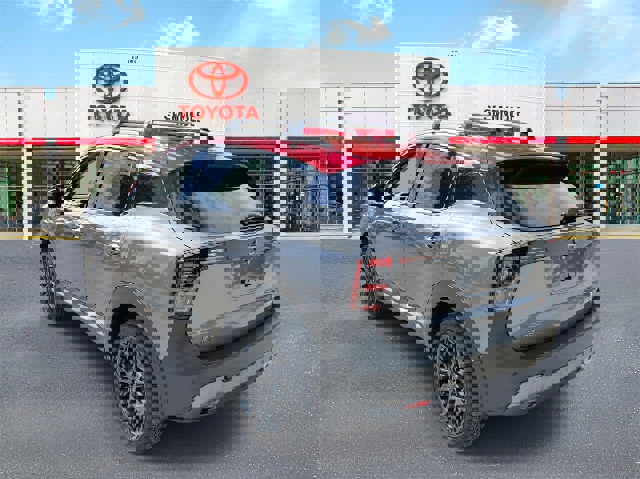 Used 2025 Nissan Kicks SR image 4