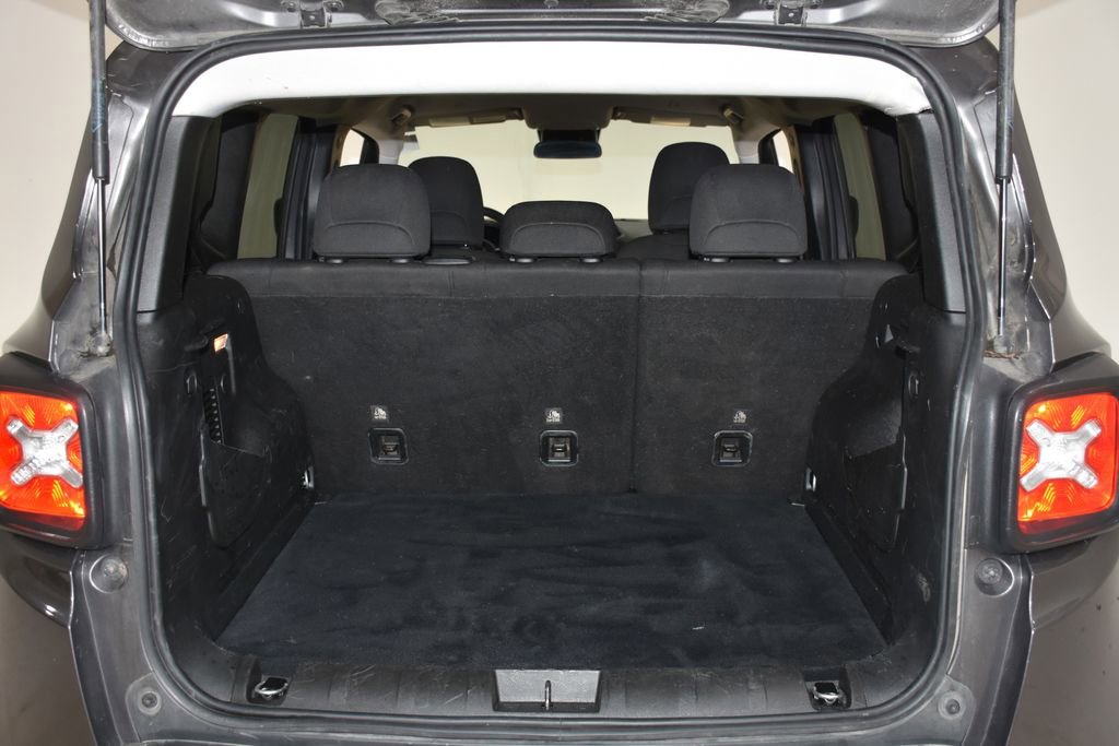 Used 2021 Jeep Renegade Latitude image 29