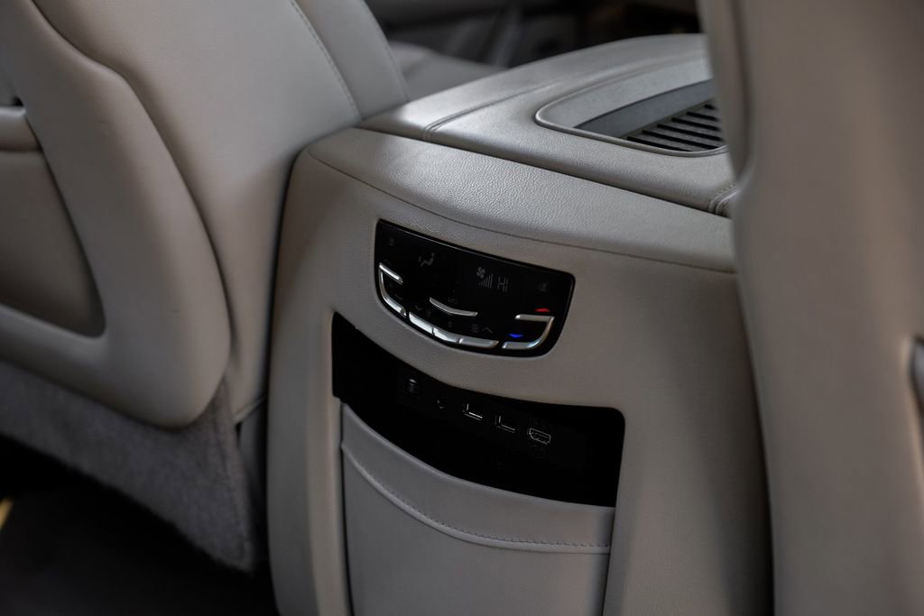 Used 2020 Cadillac Escalade ESV Premium Luxury image 39