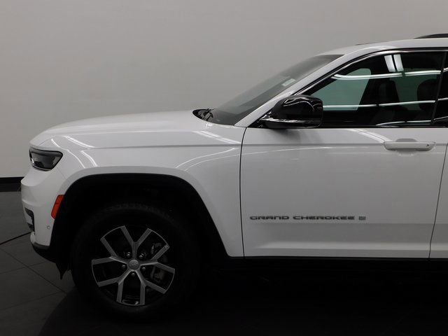 Used 2024 Jeep Grand Cherokee L Limited w/ Luxury Tech Group II image 11