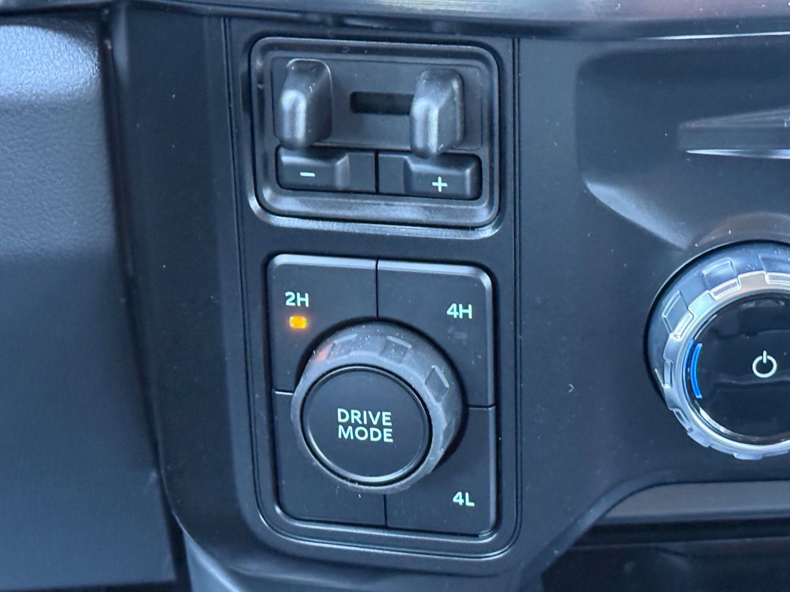 New 2026 Ford F550 4x4 Crew Cab image 29