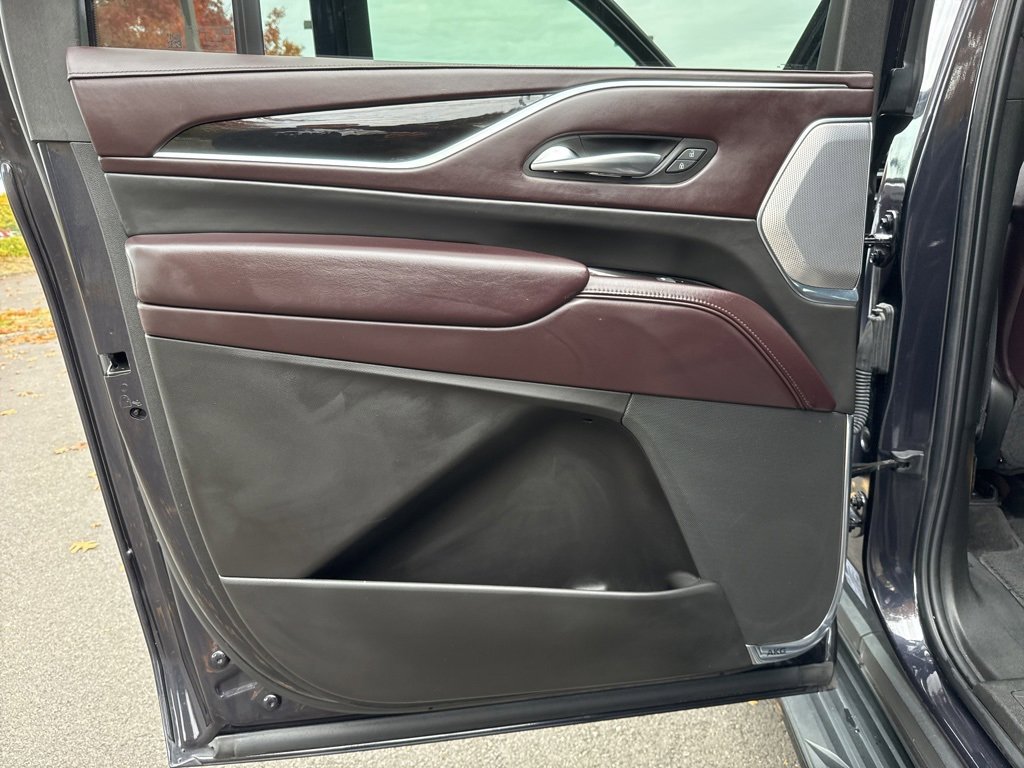 Used 2022 Cadillac Escalade ESV Premium Luxury Platinum image 16