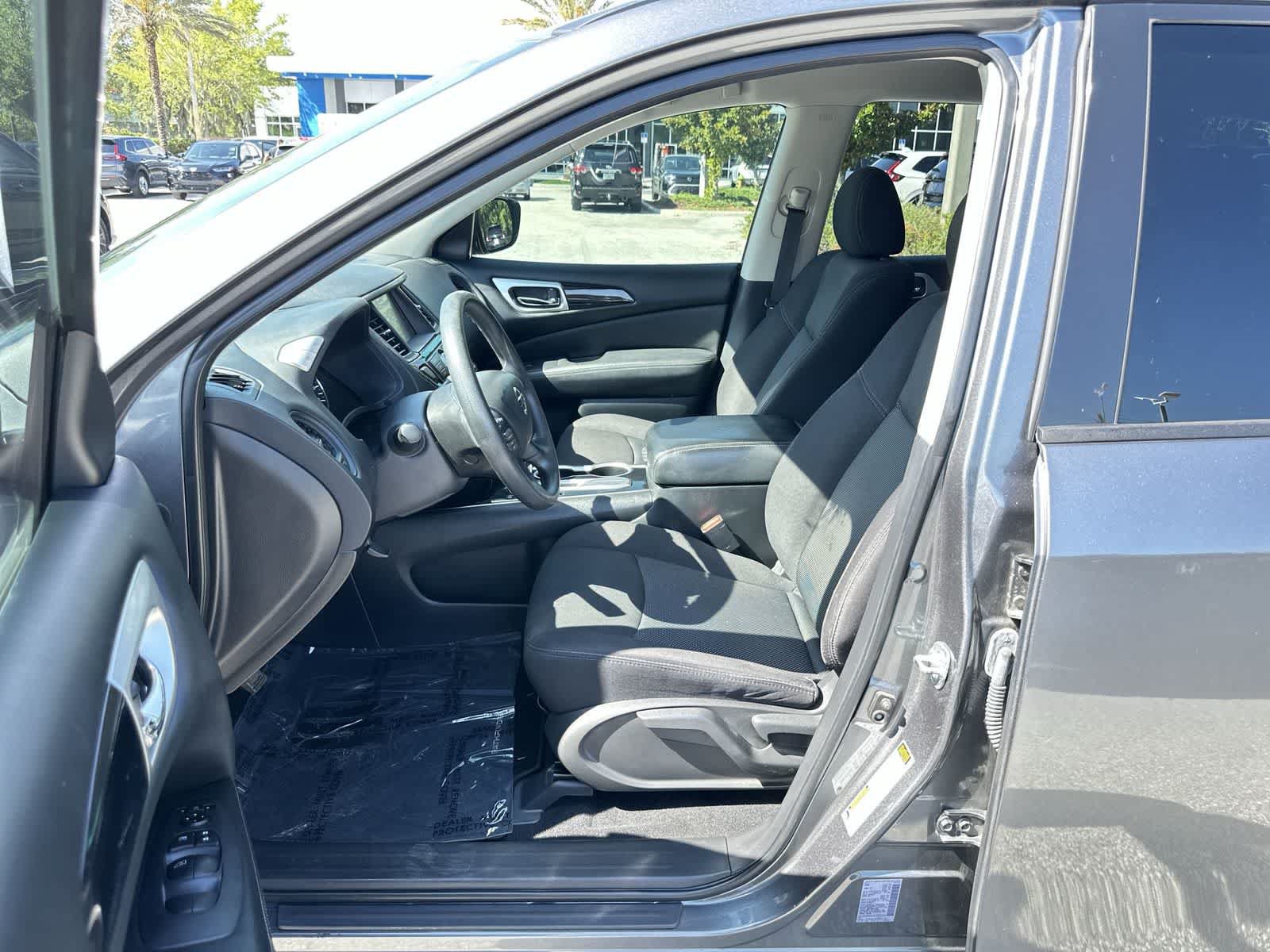 Used 2020 Nissan Pathfinder S FWD image 2