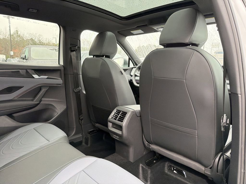 New 2026 Volkswagen Tiguan SE R-Line image 18