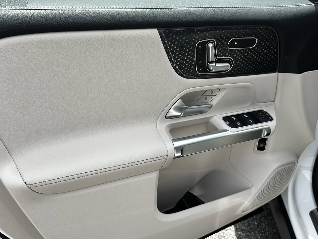 Certified 2025 Mercedes-Benz GLB 250 4MATIC image 11