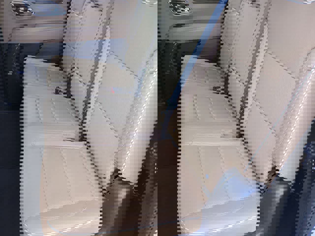 Used 2024 Chevrolet Suburban Premier RWD image 20