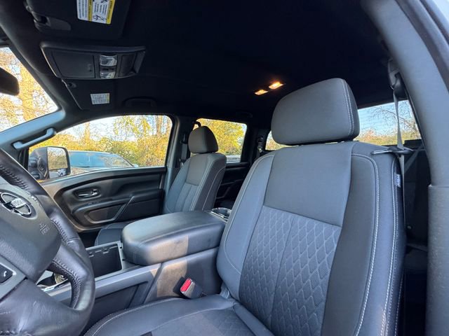 Used 2019 Nissan Titan SV w/ SV Convenience Package image 12