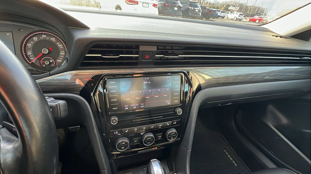 Used 2020 Volkswagen Passat 2.0T R-Line image 28