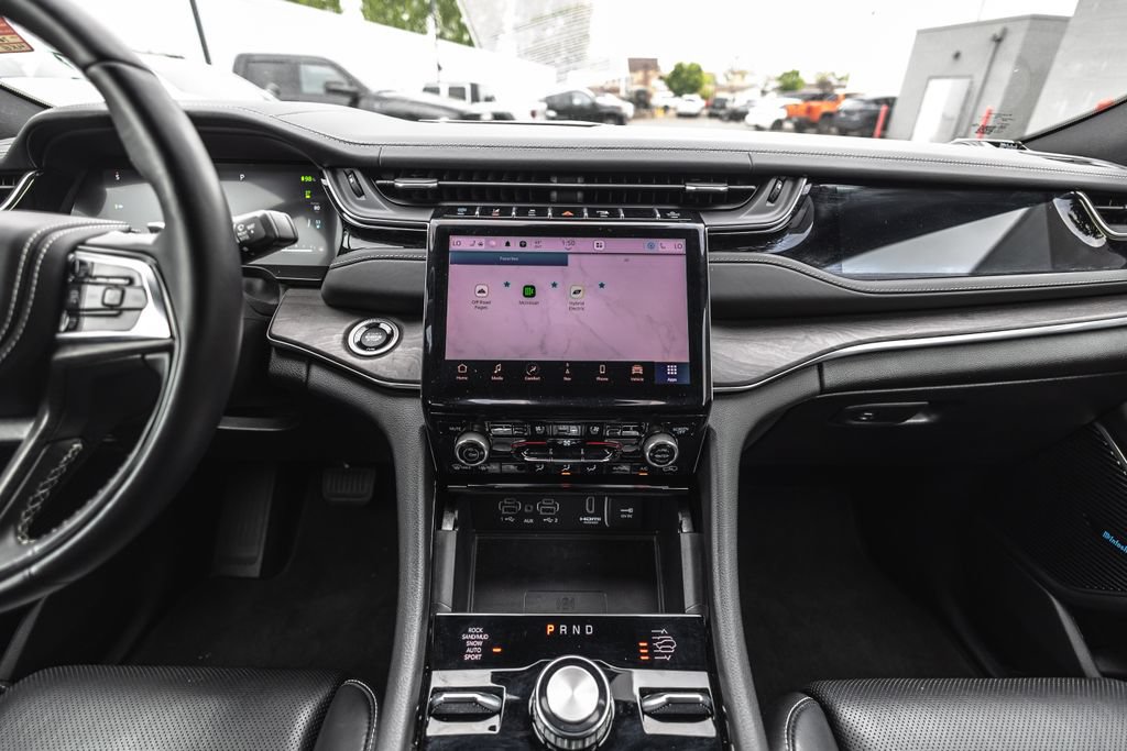 Used 2022 Jeep Grand Cherokee Overland w/ Advanced Protech Group III AWD/4WD image 26