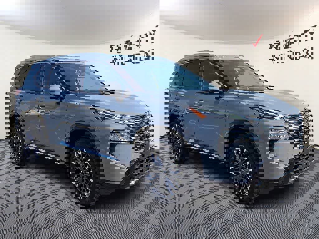 Used 2024 Nissan Rogue Platinum w/ Platinum Premium Package image 3