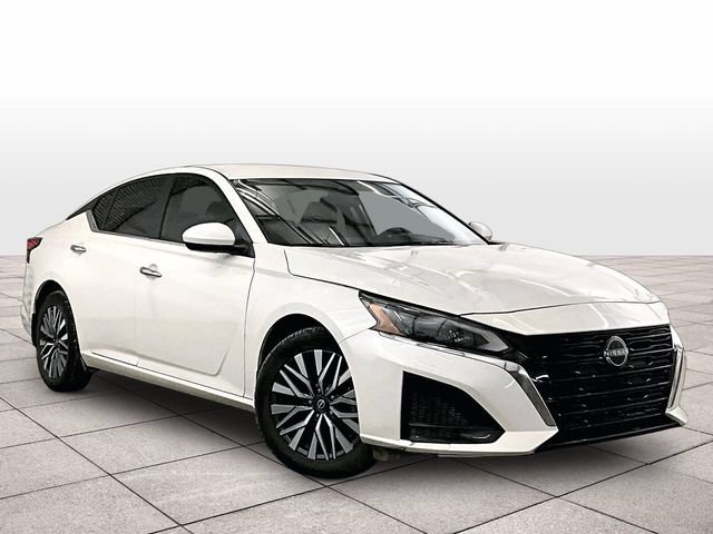 Used 2023 Nissan Altima 2.5 SV AWD/4WD image 2