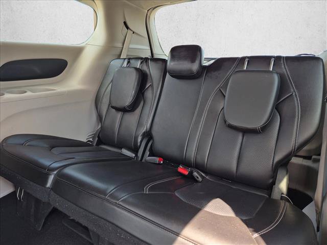 Used 2023 Chrysler Pacifica Touring-L FWD image 18