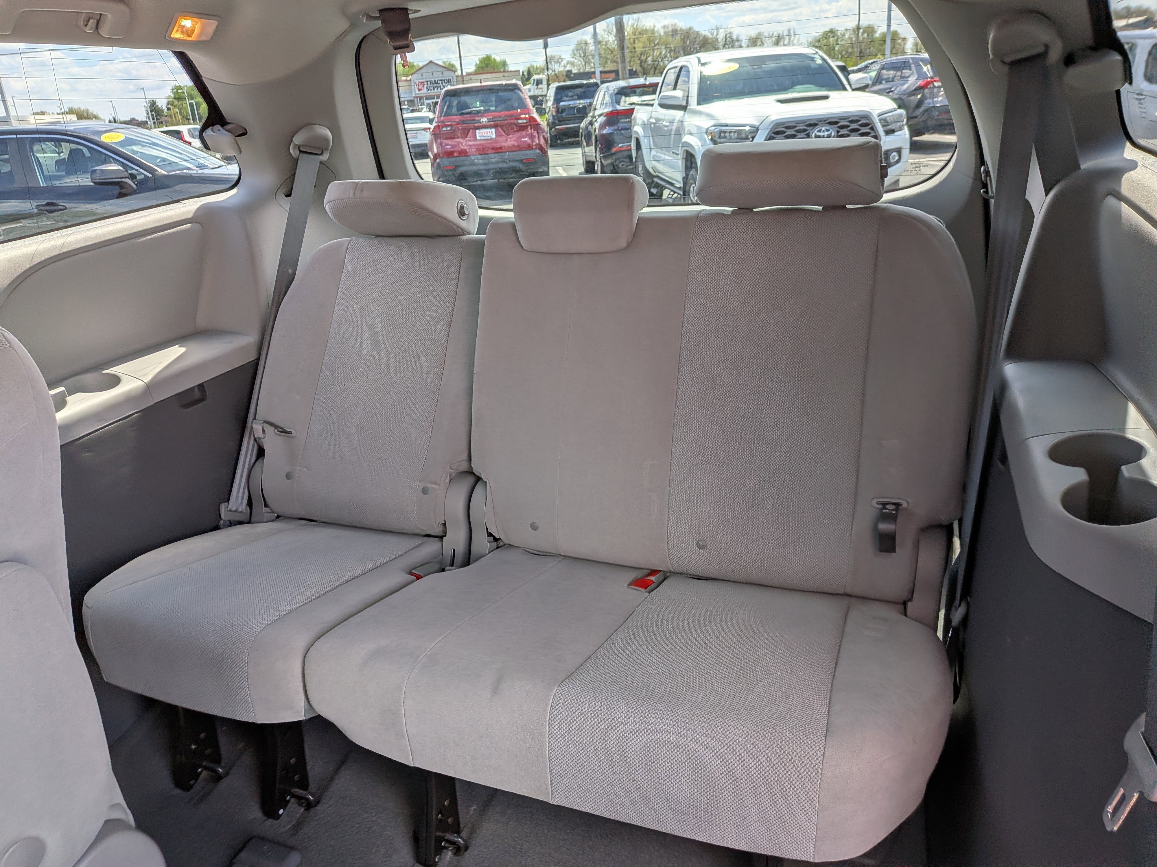 Used 2019 Toyota Sienna L w/ Carpet Mat Package FWD image 18