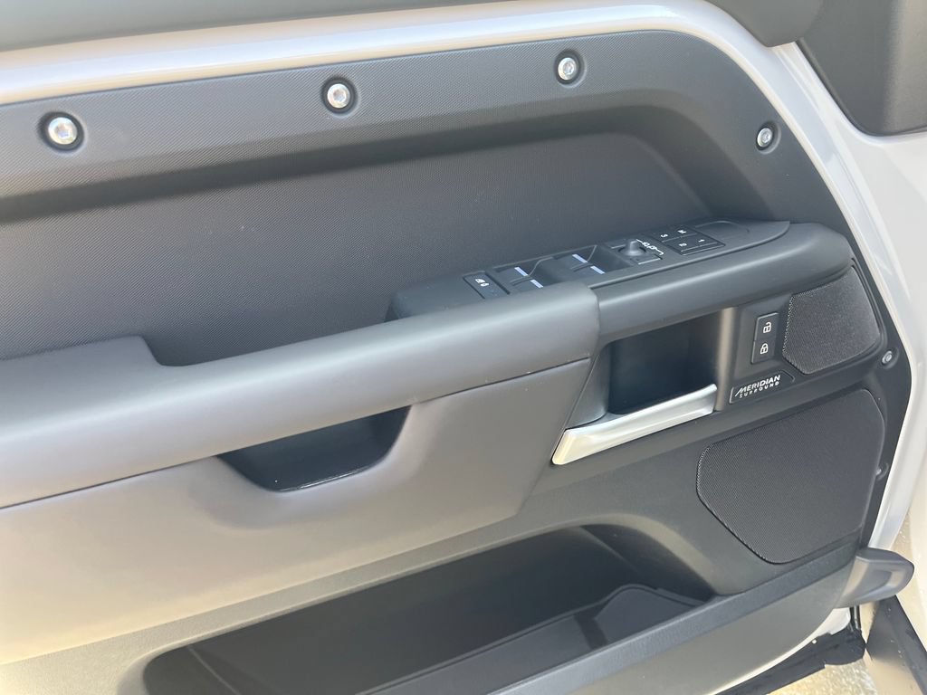 New 2026 Land Rover Defender 110 X-Dynamic SE AWD/4WD image 11