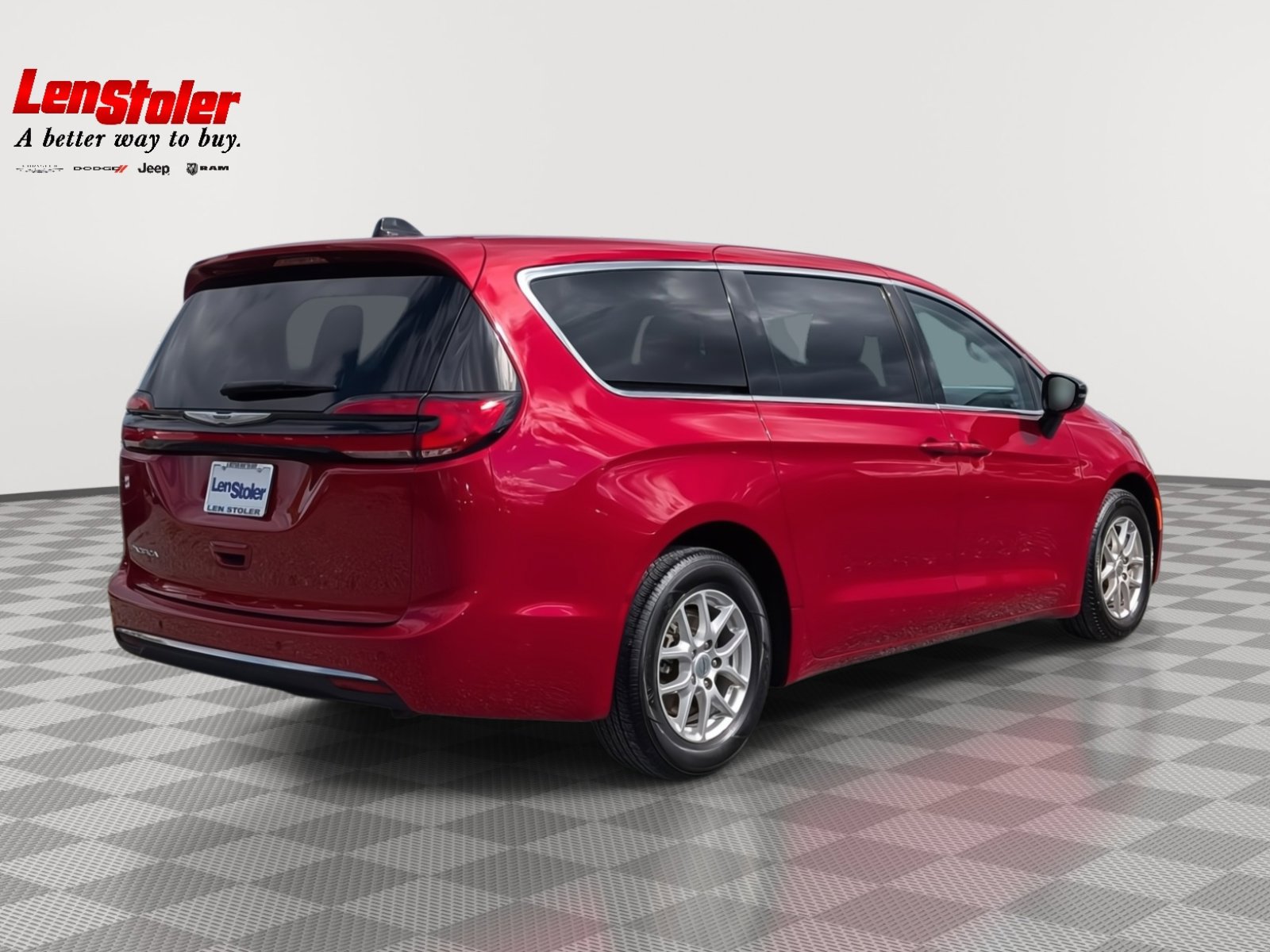 Used 2024 Chrysler Pacifica Touring-L image 5