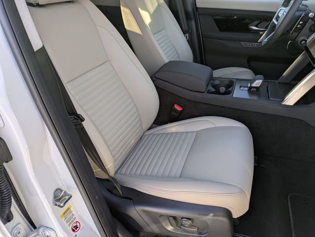 Used 2025 Land Rover Discovery Sport S image 18