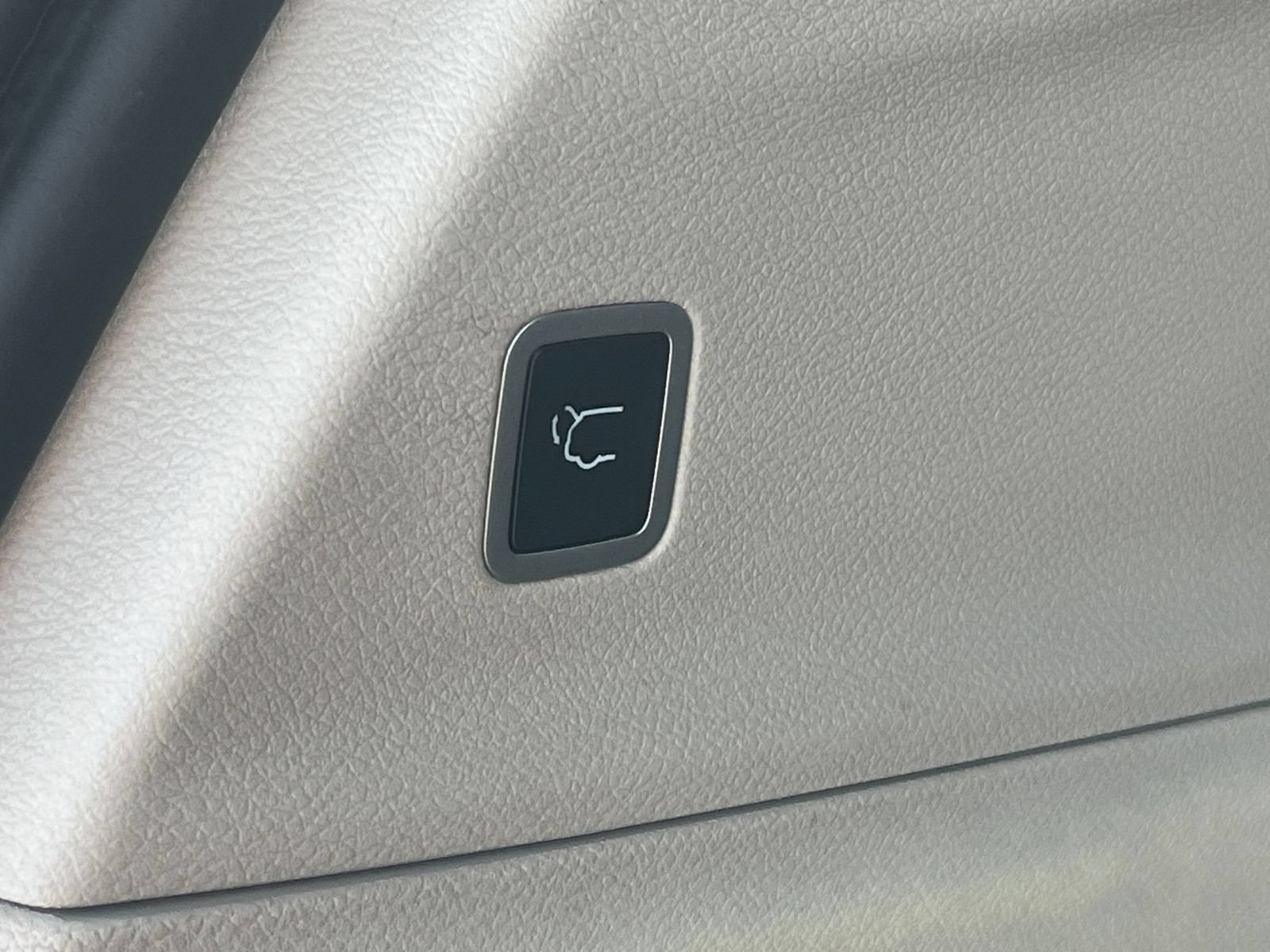 Used 2024 Chrysler Voyager LX FWD image 22