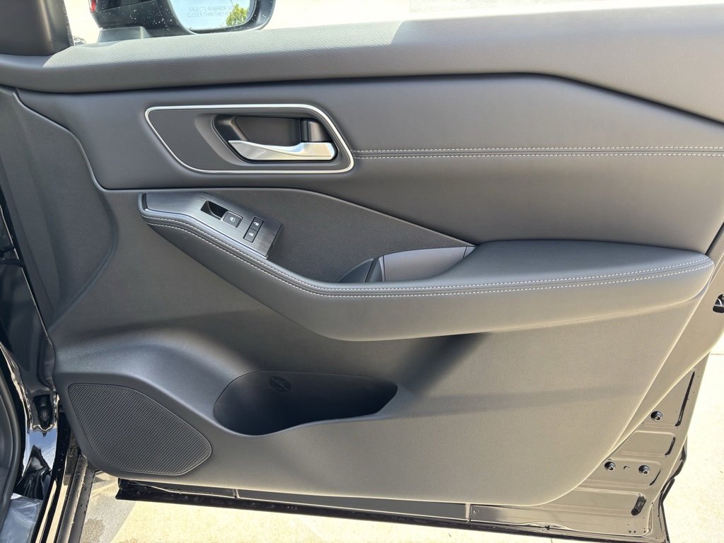 New 2026 Nissan Rogue Platinum w/ Platinum Premium Package image 18