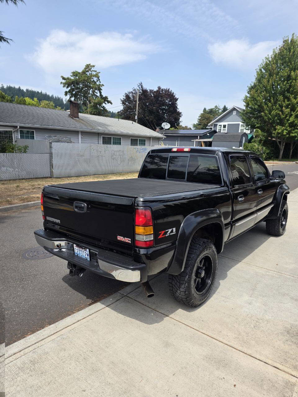 Used 2006 GMC Sierra 1500 SLE w/ Onstar Plus Package image 4