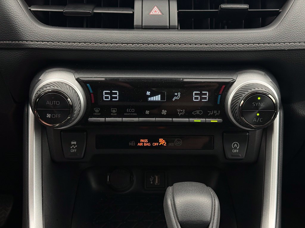 Used 2025 Toyota RAV4 XLE FWD image 34