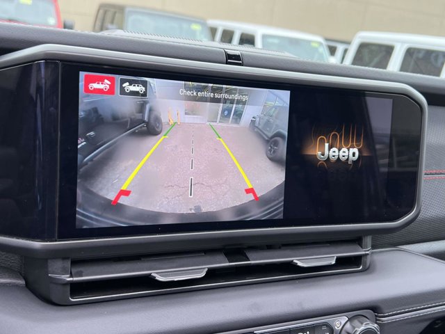 Used 2025 Jeep Wrangler Rubicon w/ Steel Bumper Group image 31