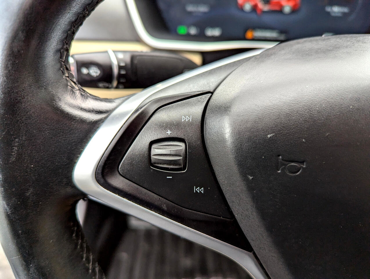 Used 2015 Tesla Model S AWD image 15